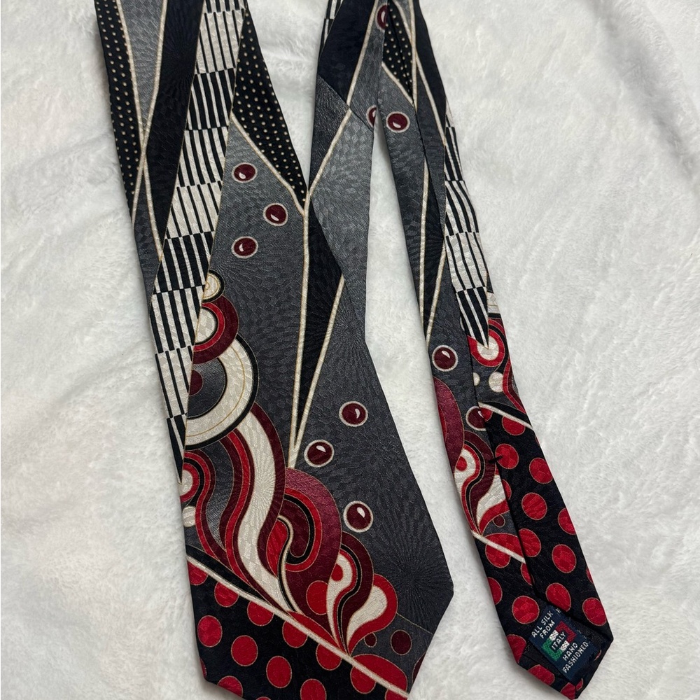 Portofino Geometric Red and Black Tie